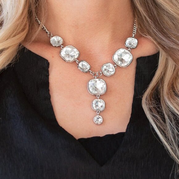 Paparazzi Jewelry Accessories - Legendary Luster - White Necklace - Vintage - Picture 4 of 6